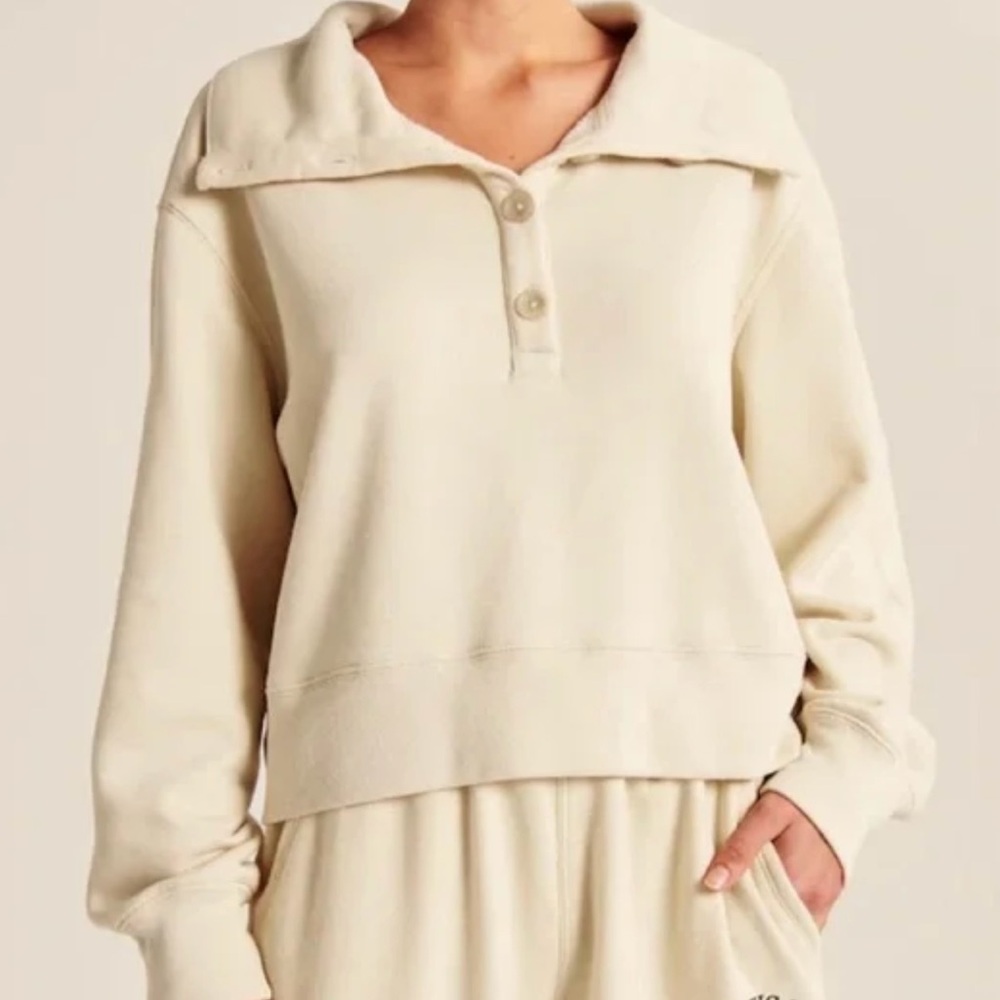Cream Collared Button-Up Cropped Sweatshirt